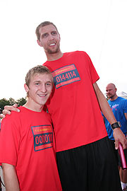 Marko Marin & Dirk Nowitzki (Foto: Martin Schmitz)